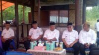 Foto Camat Bolangitang Barat dan Timur serta Sangadi Desa Wakat Duduk berdampingan dengan Bupati dan Wakil Bupati