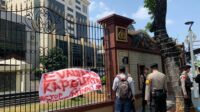 Gambar : Foto Suasana Aksi oleh Perwakilan PB HPMIG di Depan Mabes Polri