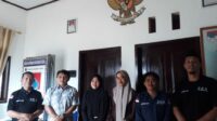 Menjelang pemilihan umum yang tidak lama lagi KPU Kabupaten Bolaang Mongondow Timur (Boltim), lewat anggota divisi Hukum dan pengawasan menggelar Monitoring bersama Panitia Pemilihan Kecamatan (PPK) dan Panitia Pemungutan Suara (PPS) Kecamatan Modayag dan Mooat, Selasa (12/9/2023).