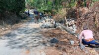 Pembangunan Talud Terus Dikerjakan Warga Bersama Anggota Satgas TMMD