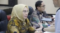 Ketua Panitia Festival Kota Tua yang sekaligus merupakan Kepala Bappeda Kota Gorontalo, Meidy Novita Silangen saat diwawancarai oleh awak media terkait progres dari penyelenggaran Festival Kota Tua, Senin, (2/10/2023). (Foto : Gean Bagit)
