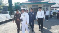 Wakil Wali Kota Gorontalo, Ryan Kono melakukan ziarah makam di TMP dalam memperingati HUT TNI ke-78 (Taman Makam Pahlawan), di Pentadio, Telaga Biru. Rabu, (4/10/2023). (Foto : Humas Istimewa)