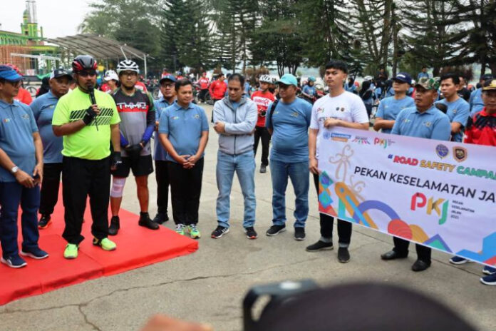 Bupati Kutai Kartanegara saat melepas jalan santai Pekan Keselamatan Jalan 2023 (istimewa)