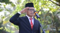 Sekretaris Daerah Kota Gorontalo, Ismail Madjid memimpin langsung Upacara Peringatan Hari Pahlawan yang ke-78, bertempat dilapangan Taruna Remaja. (Foto : Humas Istimewa)