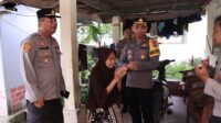 Polres Kotamobagu Gelar Kegiatan Door To Door Baksos: Kapolres Kotamobagu AKBP Dasveri Abdi SIK Di Doakan Masyarakat Polres Kotamobagu Gelar Kegiatan Door To Door Baksos: Kapolres Kotamobagu AKBP Dasveri Abdi SIK Di Doakan Masyarakat