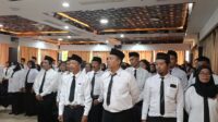 Ketua Bawaslu Kota Yogyakarta, Andie Kartala memberikan sambutan dalam acara pelantikan 1.298 orang Pengawas Tempat Pemungutan  Suara, Senin (22/1/2024). Foto: Bawaslu Kota Yogyakarta.
