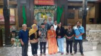 Foto bersama Yani Saptohoedojo dengan para narasumber dan panitia acara. Foto: Clementine Roesiani
