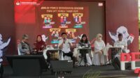 Ahmad Shidqi saat memaparkan rekapitulasi daftar pemilih pindahan H-7 pada Pemilu 2024 oleh KPU DIY. Foto: Clementine Roesiani