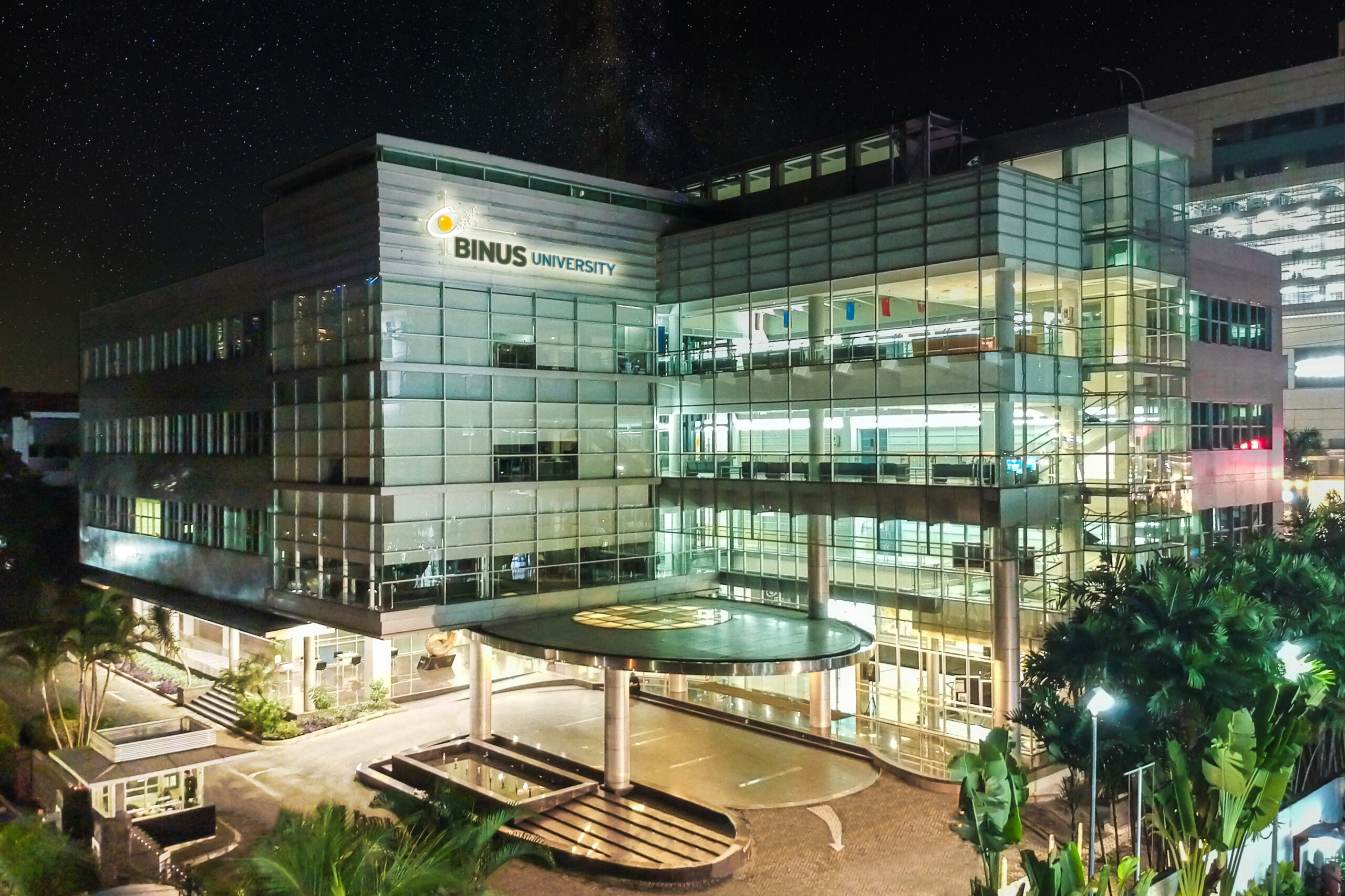 Kampus BINUS University di Senayan, Jakarta, merupakan pusat dari program S2 BINUS Business School.