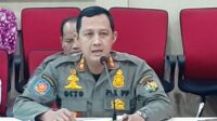 Kepala Satpol PP Yogyakarta, Octo Noor Arafat menjelaskan pengawasan lalu lintas ternak. Foto: Clementine Roesiani