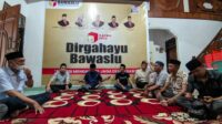 Ketua Bawaslu Boltim Mutahir Pimpin Langsung Bagikan Takjil