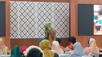 Ketua GOW Kota Yogyakarta Atik Wulandari menyampaikan laporan pada kegiatan peringatan Hari Kartini tahun 2024. Foto: Clementine Roesiani