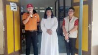 Dari kiri ke kanan, dr. V. Adimulyanto, Romo Lambertus Issri Purnomo Murtyanto, dan Margareta Rina Anjarwati.