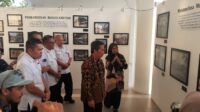 Pj Walikota Yogyakarta bersama OPD Kota Yogyakarta saat meninjau Pameran Foto Metamorfosa di Taman Budaya Embung Giwangan.