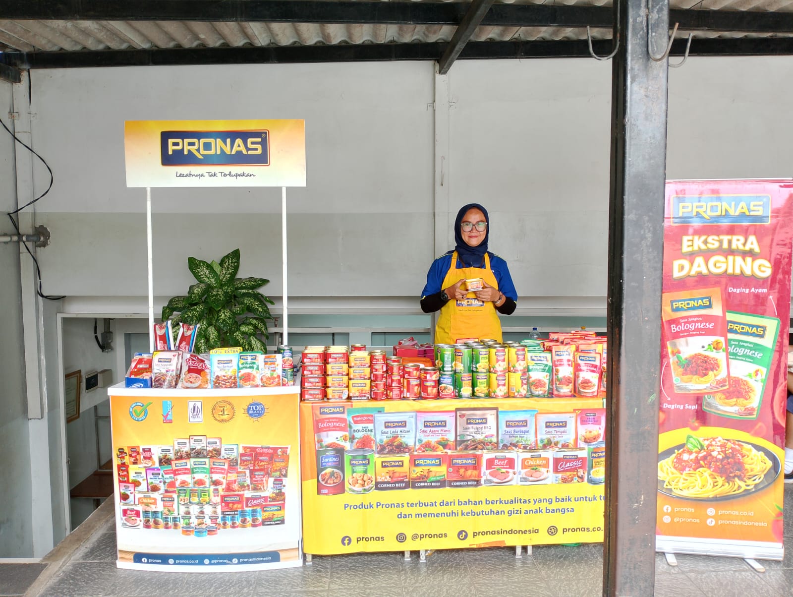 Potret stand booth Pronas (Sumber: Dokumentasi pribadi)