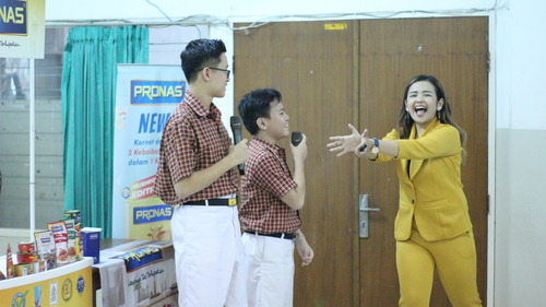 Sesi tanya jawab bersama Coach Priska Sahanaya mengenai public speaking. Sumber gambar: Dok. Pribadi.