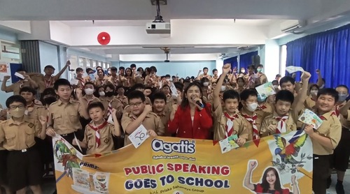 Foto kebersamaan Coach Priska Sahanaya bersama siswa-siswi SD Santo Yakobus. Sumber : Dok. Pribadi.