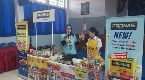 Stand Sponsor Pronas di SMP Tarakanita 2 pada sesi memasak. Sumber : Dokumen Pribadi.