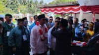 Mendaftar di KPU Touna, Pasangan Bonny – Nawat Dijemput dengan Tarian Adat