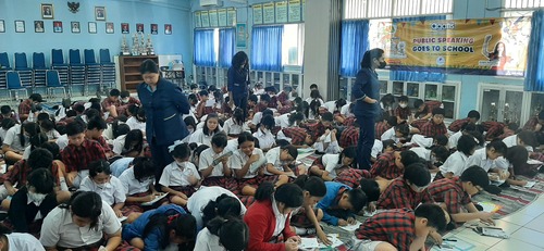 Potret para guru yang mendampingi siswa selama sesi (Sumber: dokumentasi pribadi)