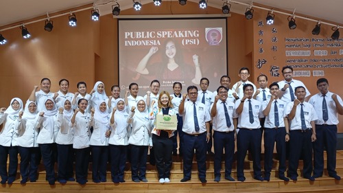 Foto Bersama Coach Priska Sahanaya bersama guru-guru SMP Cinta Kasih Tzu Chi. Sumber gambar: Dok. Pribadi.