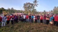 Cabup Herry Naap saat berada di Kampung Inggupi