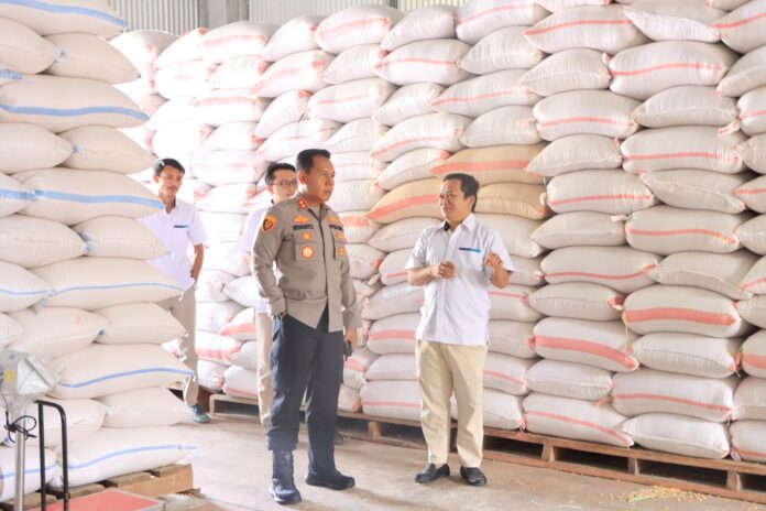 Gambar: Tanggapi Keluhan Petani Jagung dan Peran Tengkulak, Kapolres Kotamobagu Bangun Koordinasi dengan Perum Bulog, (5/5/2025).