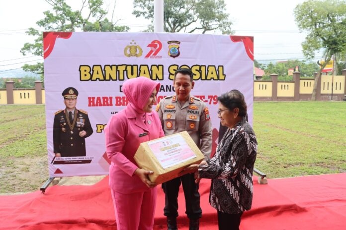 Kepedulian dalam Pengabdian: Polres Kotamobagu dan Bhayangkari Cabang Salurkan Bantuan Sosial di Momen Hari Bhayangkara ke-79