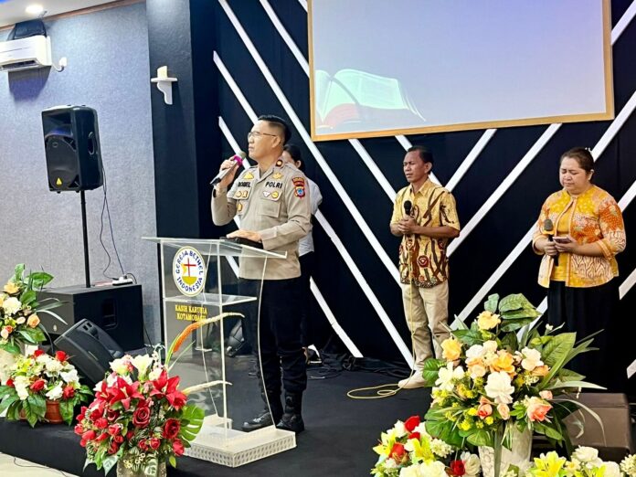Totalitas dalam Iman dan Pengabdian, Waka Polres Kotamobagu Pimpin Ibadah di Gereja GBI Kasih Karunia