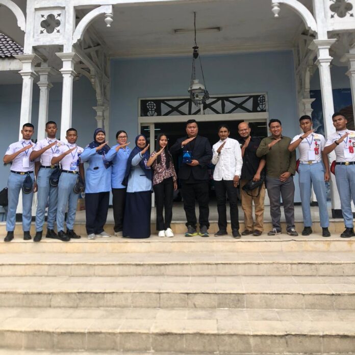 Cegah Kenakalan Remaja, Kantor Hukum Eshar dan Rekan Beserta LBH Dopper Sosialisasi Hukum di SMK Penerbangan