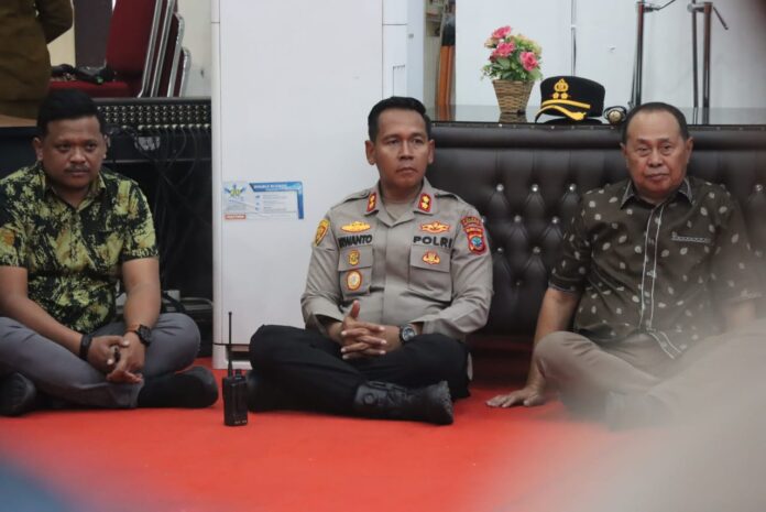 Aksi Damai di Kotamobagu Berlangsung Elegan dan Tertib, Kapolres Kotamobagu Sampaikan Apresiasinya kepada Aliansi Mahasiswa