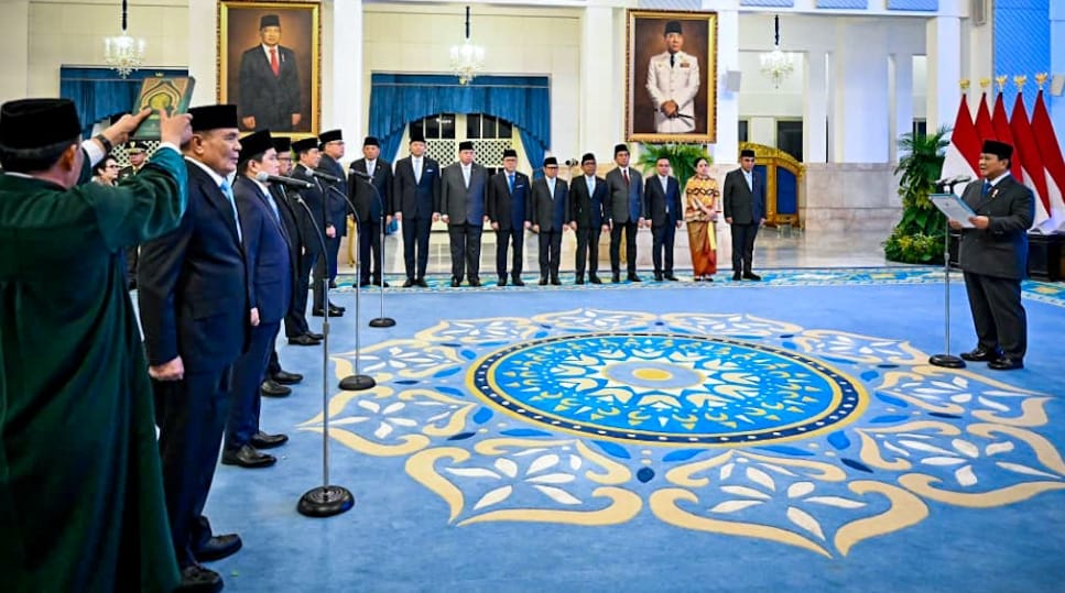 Presiden Prabowo Subianto kembali membuat gebrakan politik dengan melantik dua menteri dan tiga wakil menteri baru Kabinet Merah Putih sisa masa jabatan 2024–2029. Prosesi yang digelar di Istana Negara, Jakarta, Rabu (17/9/2025), itu menandai penyegaran besar dalam jajaran kabinet untuk memperkuat arah pemerintahan.