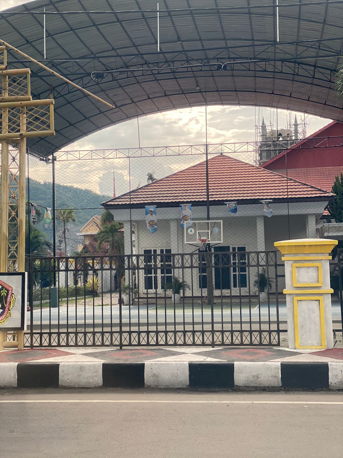 Lapangan Basket di Halaman Rujab Wali Kota Gorontalo Disorot