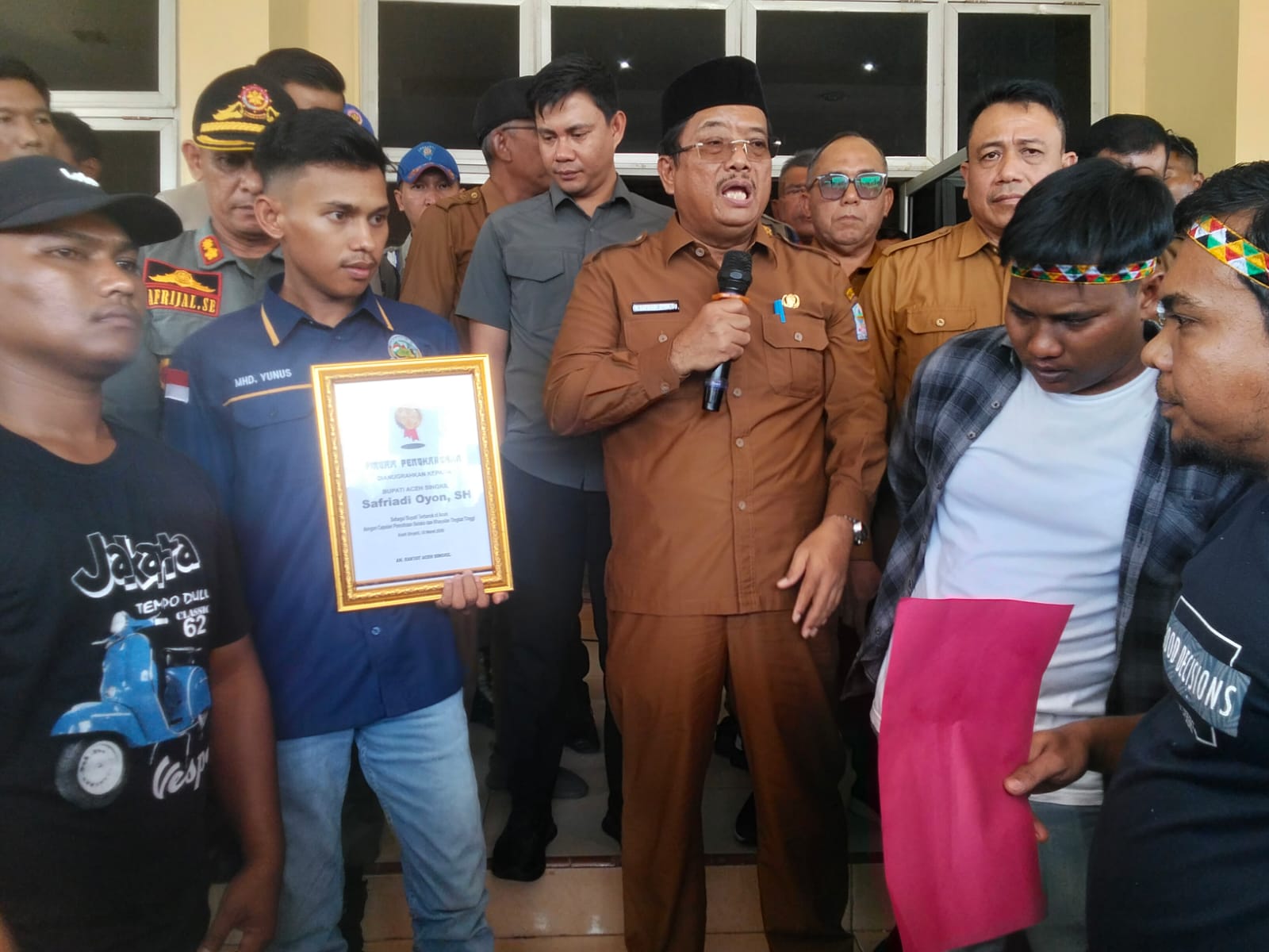 Ratusan Massa Demo di Aceh Singkil, Keranda Jadi Simbol Kritik